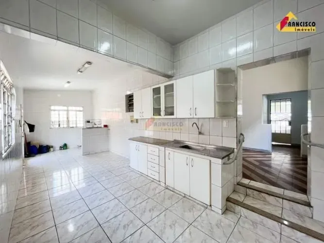 Casa Comercial para aluguel, 3 quartos, Centro - Divinópolis/MG