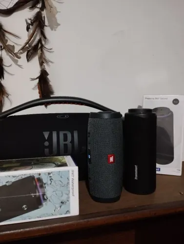 JBL Charge Essential e Tronsmart T8 com Subwoofer