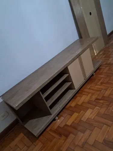 Rack para TV com rodinhas