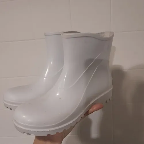 Bota de borracha cano curto