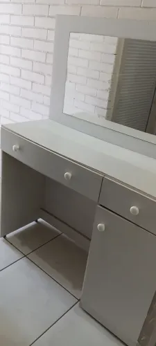 Vendo uma pentiadeira grande com espelho, em ótimo estado 