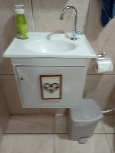 Gabinete e pia banheiro