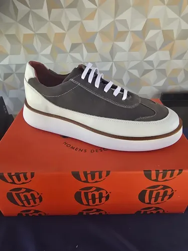 Sneaker Casual em Couro