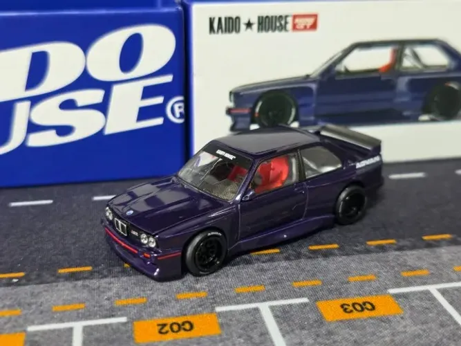 BMW M3 - MiniGT Kaido House