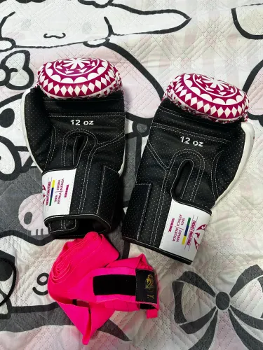 Luvas de muay thai / boxe - Marca Fheras (acompanha bandagem)