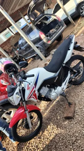 Titan 150 tricolor 