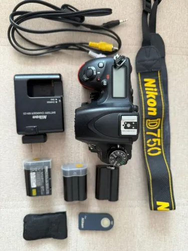 Câmera Nikon D750 DSLR (Corpo) com 2 baterias extras 4 CARTÕES SD