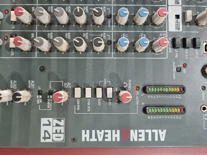 Mesa de Som Allen & Heath Zed-14