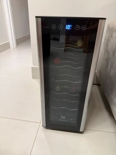 Adega electrolux 12 garrafas