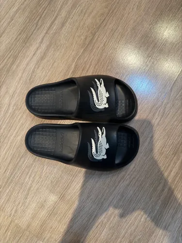 CHINELO SLIDE LACOSTE ORIGINAL 