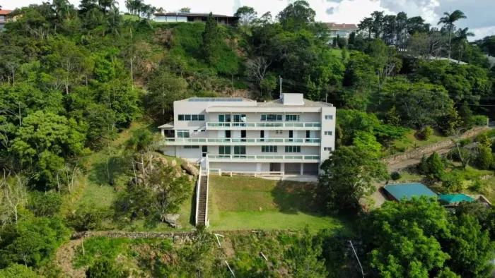 Casa de Condomínio à venda | 2.315 m2 | 5 suítes | 15 vagas em Serra Negra/SP!