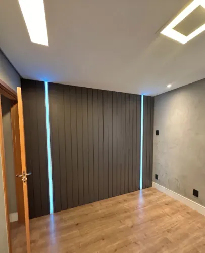 Painel Decorativo Ripado MDF Cor Chumbo 3m com Espaço para LED