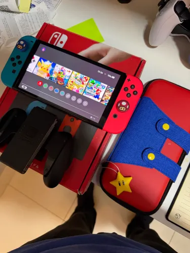 Nintendo Switch OLED 256GB Desbloqueado - 1 mês de uso, case de bônus e lojinha premium