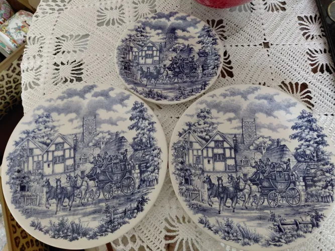 Pratos de porcelana 