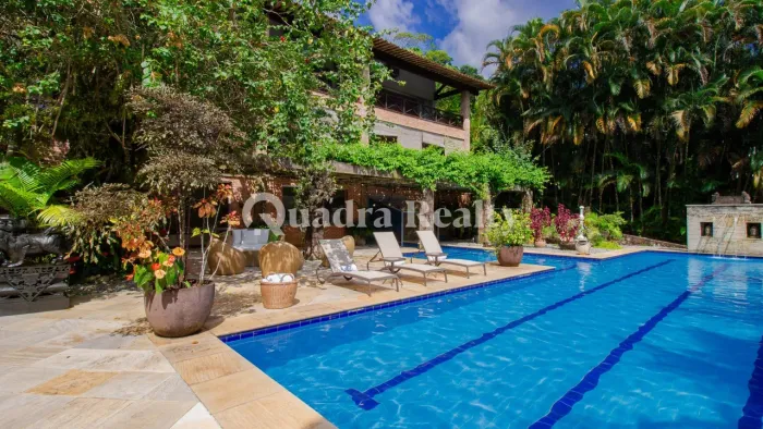 Casa em frente ao canal em Angra dos Reis