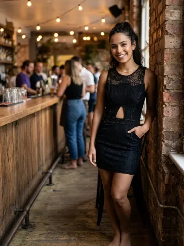 Vestido preto casual com pedrarias - tamanho M