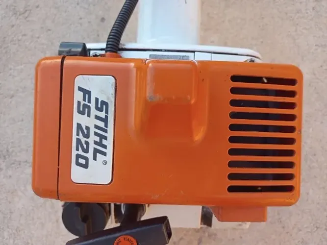Roçadeira Stihl FS 220