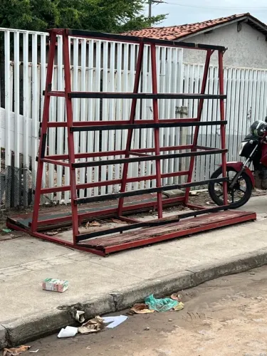 Vende-se Cavalete