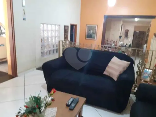 Casa à venda em Sorocaba / 4 Dormitórios / Mangal