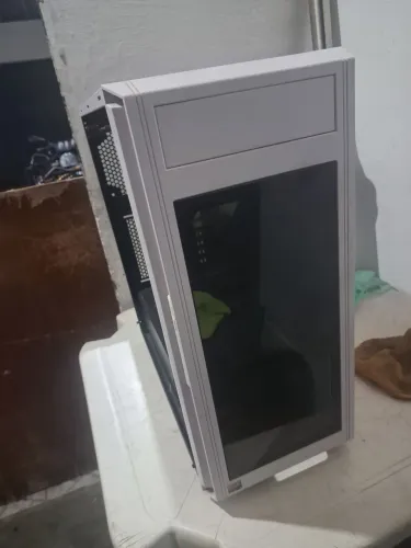 Gabinete gamer espaçoso
