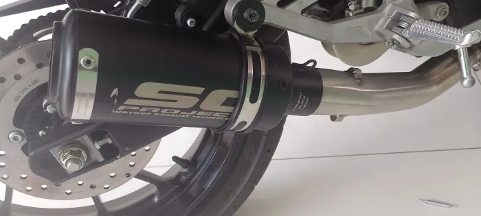 Escapamento SC esportivo da Yamaha R15 