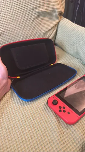 Nintendo Switch V2 Seminovo - Console + Joy-Con + Jogo Mario 3D + Estojo