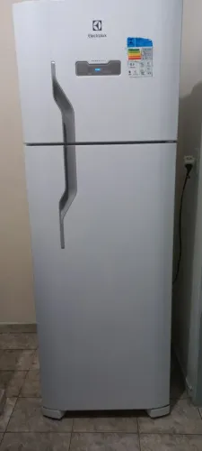 Geladeira eletroclux 310litros
