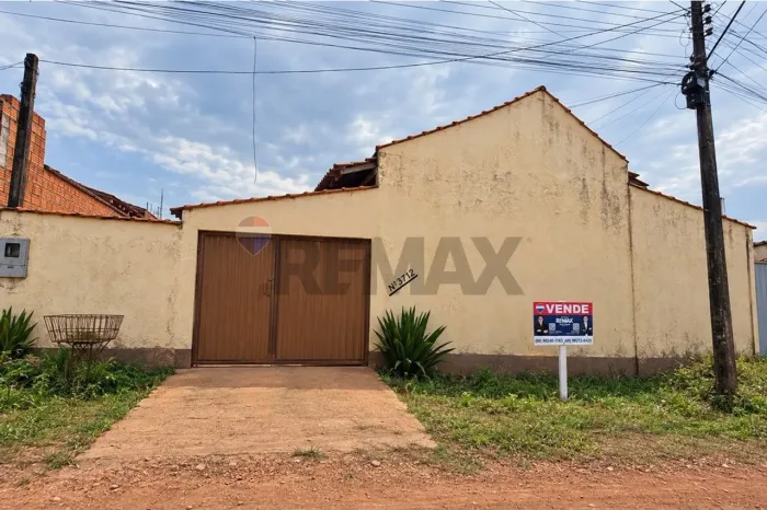 CASA COM 3 DORMITÓRIOS A 1 MINUTO DO CENTRO