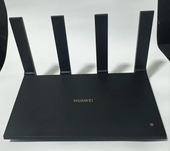 Roteador Huawei AX6 Wi?Fi 6 Plus AX7200 Dual Band 7200 Mbps Gigabit Mesh com Fonte