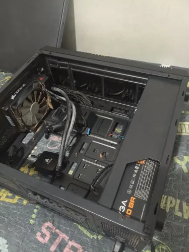Gabinete com fonte e Waater cooler