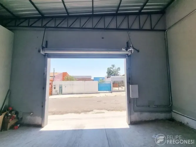 Casa com 1 Quarto(s) e 1 banheiro(s) para Alugar, 236.96 m² por R$ 5436 / Mês