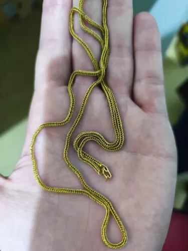 Corrente de ouro 18k em alto brilho e trançada.