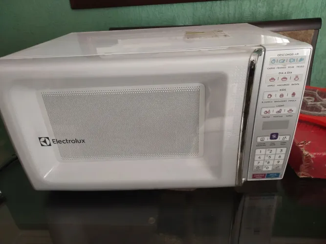 Micro-ondas 34L Electrolux MEO 44 Branco