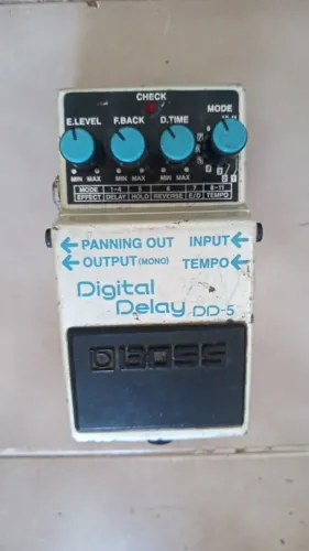 Pedal Boss Digital Delay DD5