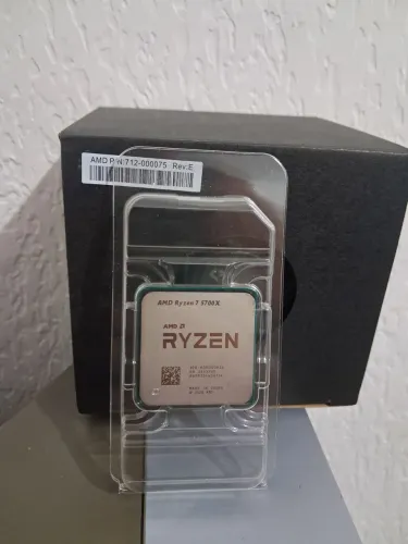 Ryzen 7 5700X + Cooler AMD Wraith Prism