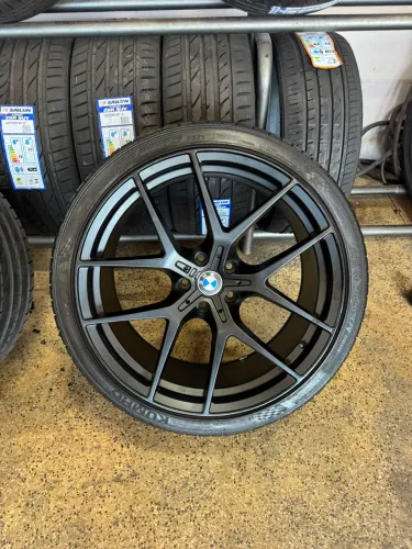 Jogo de Rodas BMW Aro 20 Pretas + Pneus Kumho Ecsta - 5 Furos