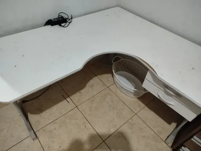 Mesa de escritório para computador