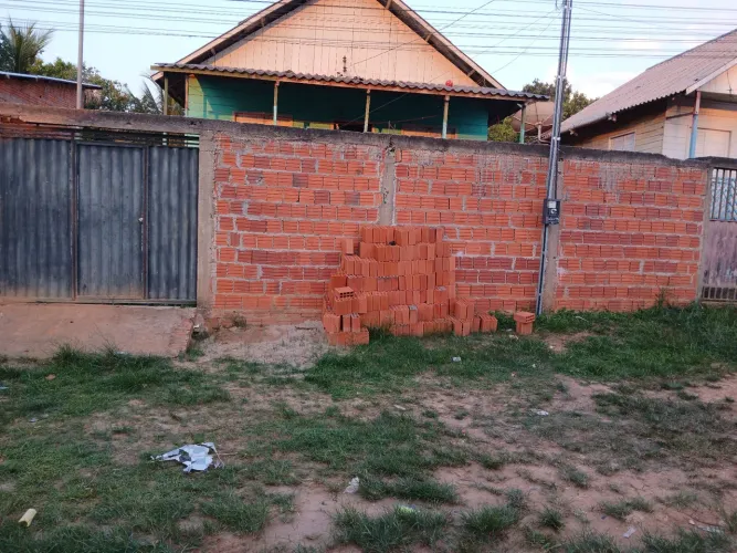 Vende-se casa sao duas casa uma na frente e outra atras 