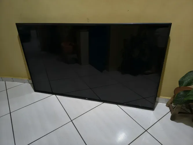 Tv LG 65 polegadas com a tela quebrada. ***ACEITO OFERTA***
