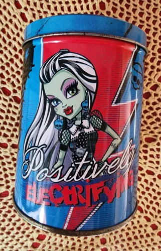 Cofrinho lata grande Monster High
