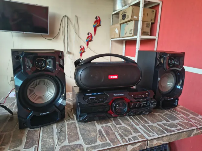 Vende-se uma Caixa de Som Amplificada e um Micro Systen: com Bluetooth, CD e Pendrive.