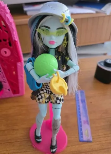 Frankie stein scare island g3 monster high