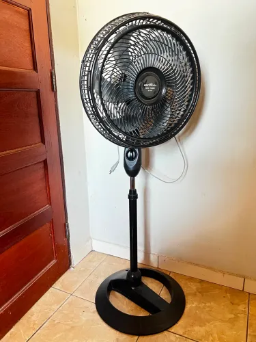 Vende-se ventilador Britânia grande