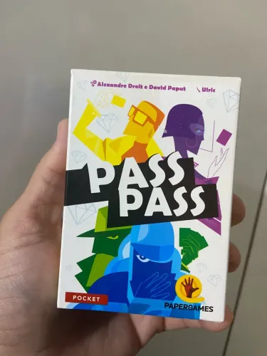 PASS PASS - Jogo de Cartas Estratégico para 3 a 6 Jogadores