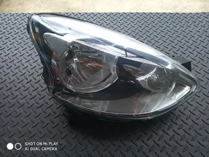 Farol Nissan New March 14/19