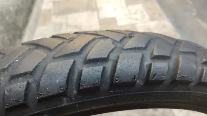 Pneu usado Metzeler Enduro 3 Sahara 90/90-21