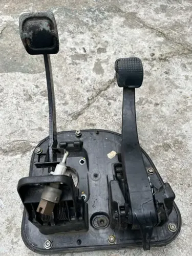 suporte pedaleira iveco daily 35s14 original