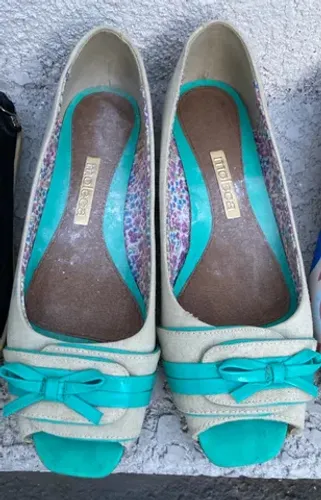  Vendo 2 sapatos 50 reais os dois. N39