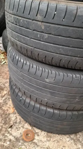 Pneu aro 14 medida 185/70/14,valor 100 cada um.