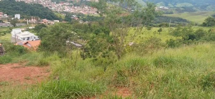 T351 - Lote semi plano com 480 m2